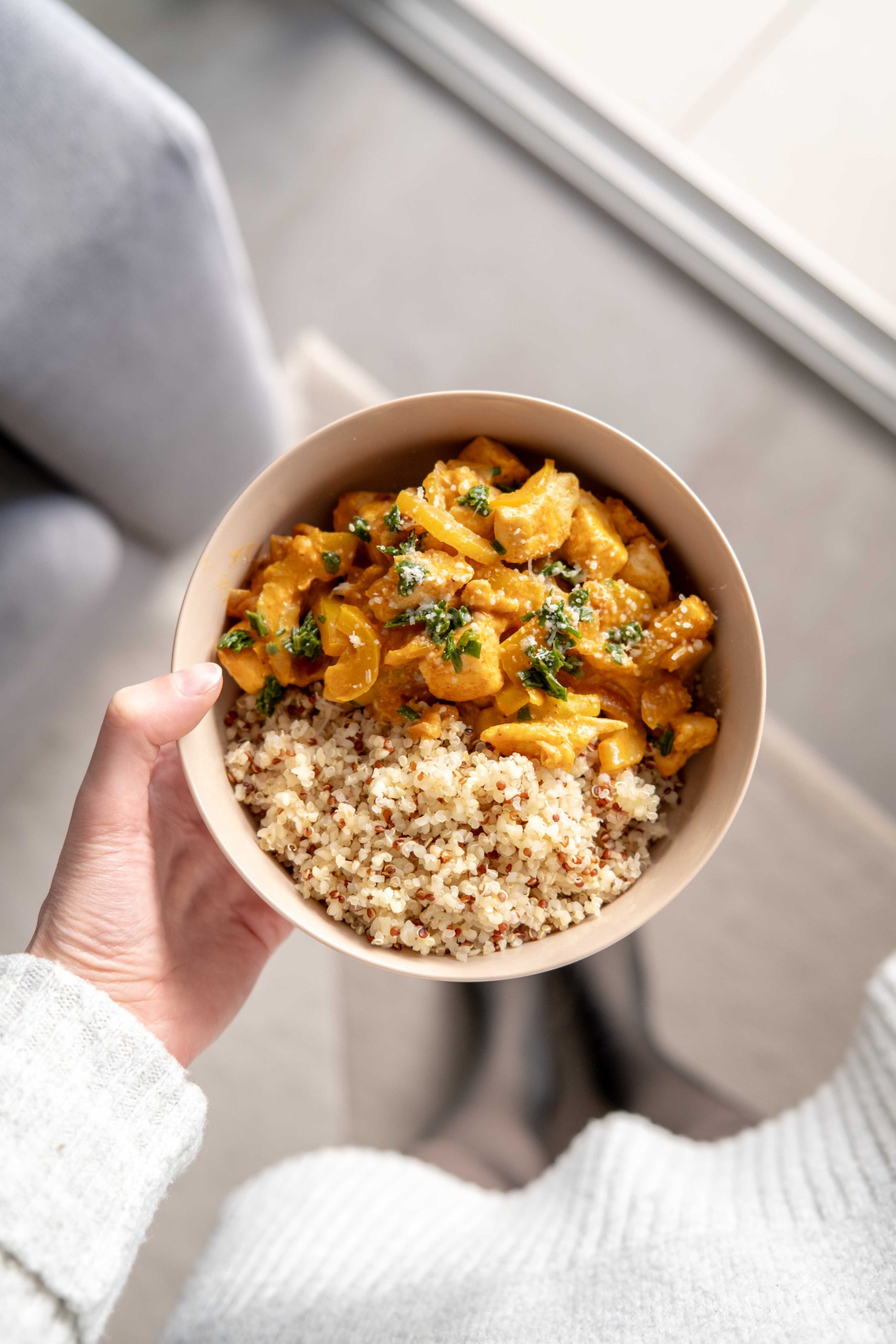 Poulet au curry avec courgettes et quinoa